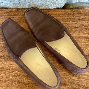 TOD'S  BROWN SUEDE DRIVING MOCCASIN
